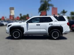 Toyota 4Runner Hybrid TRD Off Road Premium 4WD (Natl) 2026 — side view