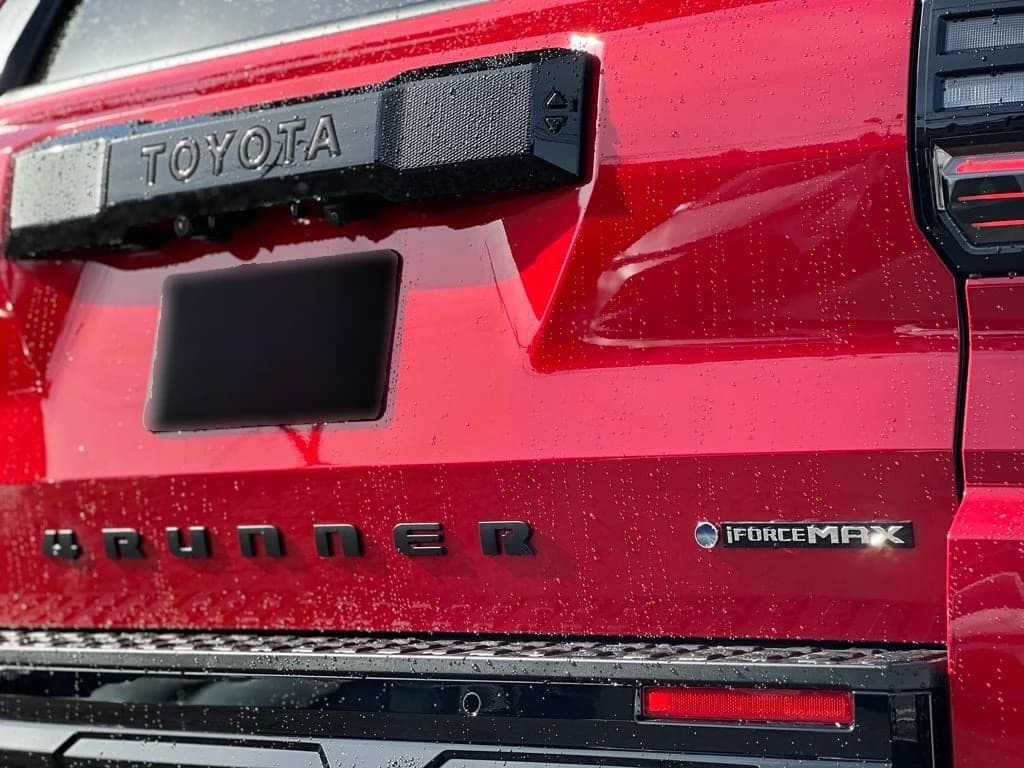 Toyota 4Runner Hybrid Platinum 4WD (Natl) 2026 — side view
