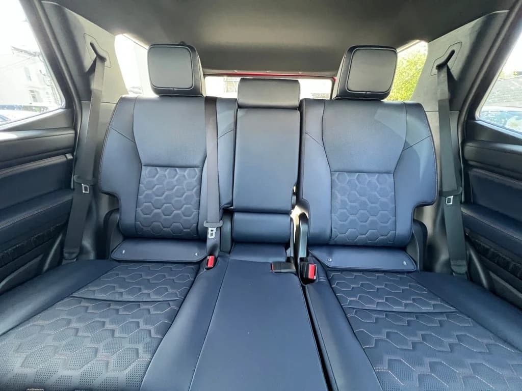 Toyota 4Runner Hybrid Platinum 4WD (Natl) 2026 — side view