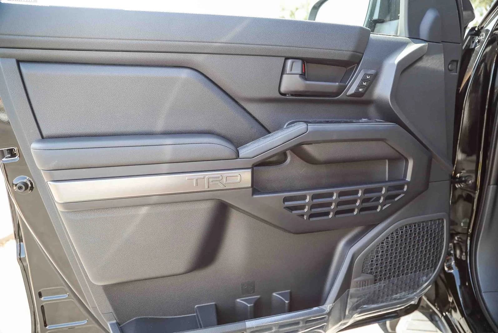 Toyota 4Runner Hybrid TRD Off Road Premium 4WD (Natl) 2026 — side view