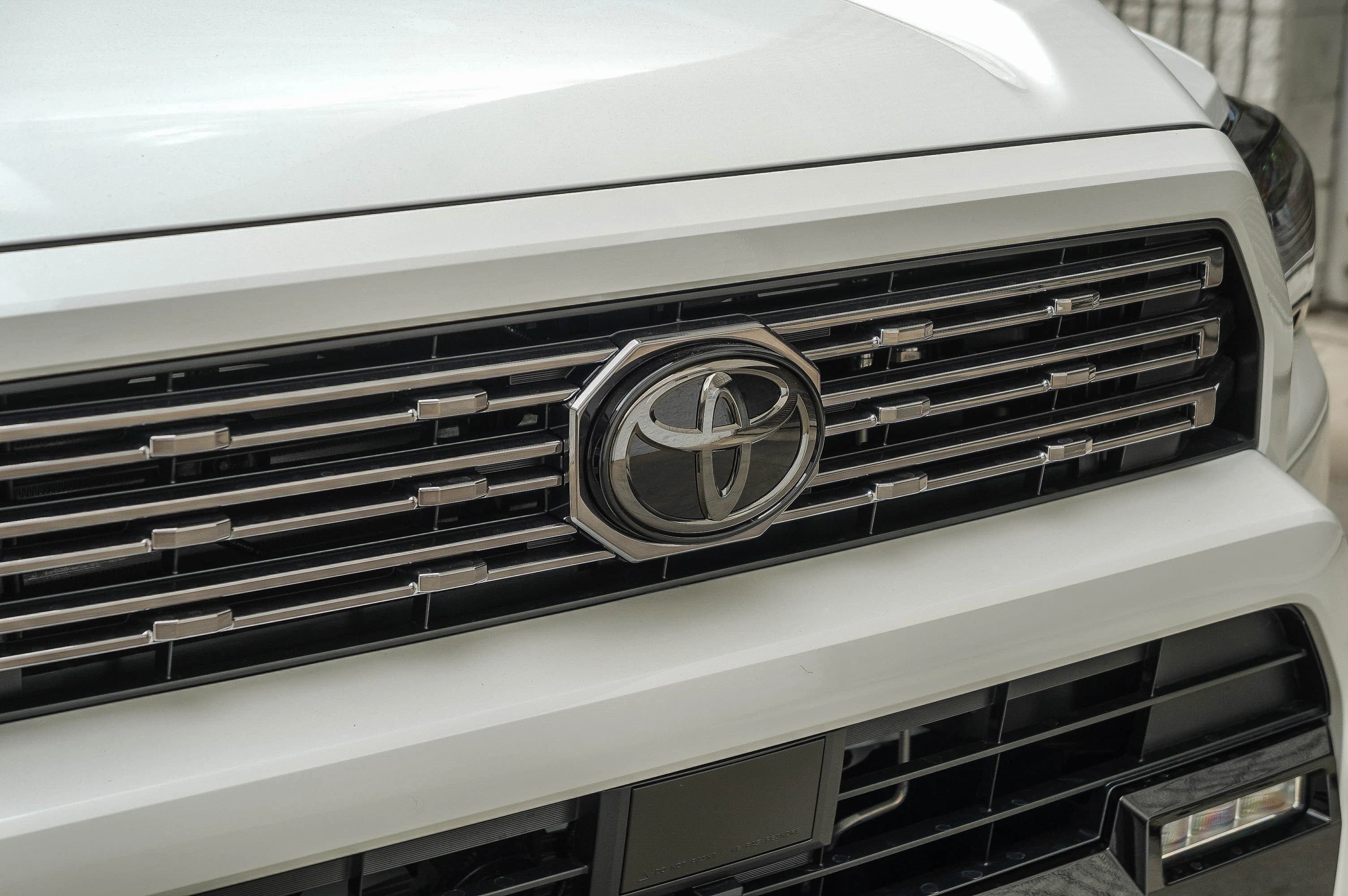 Toyota 4Runner Hybrid Platinum 4WD (Natl) 2026 — side view