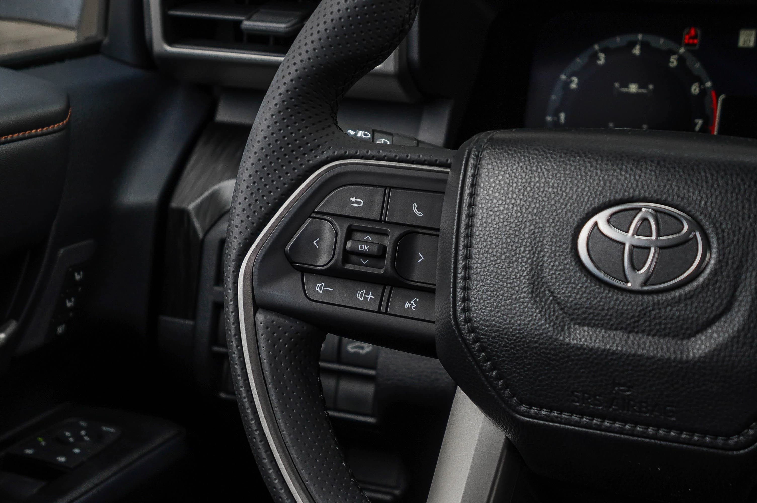 Toyota 4Runner Hybrid Platinum 4WD (Natl) 2026 — side view