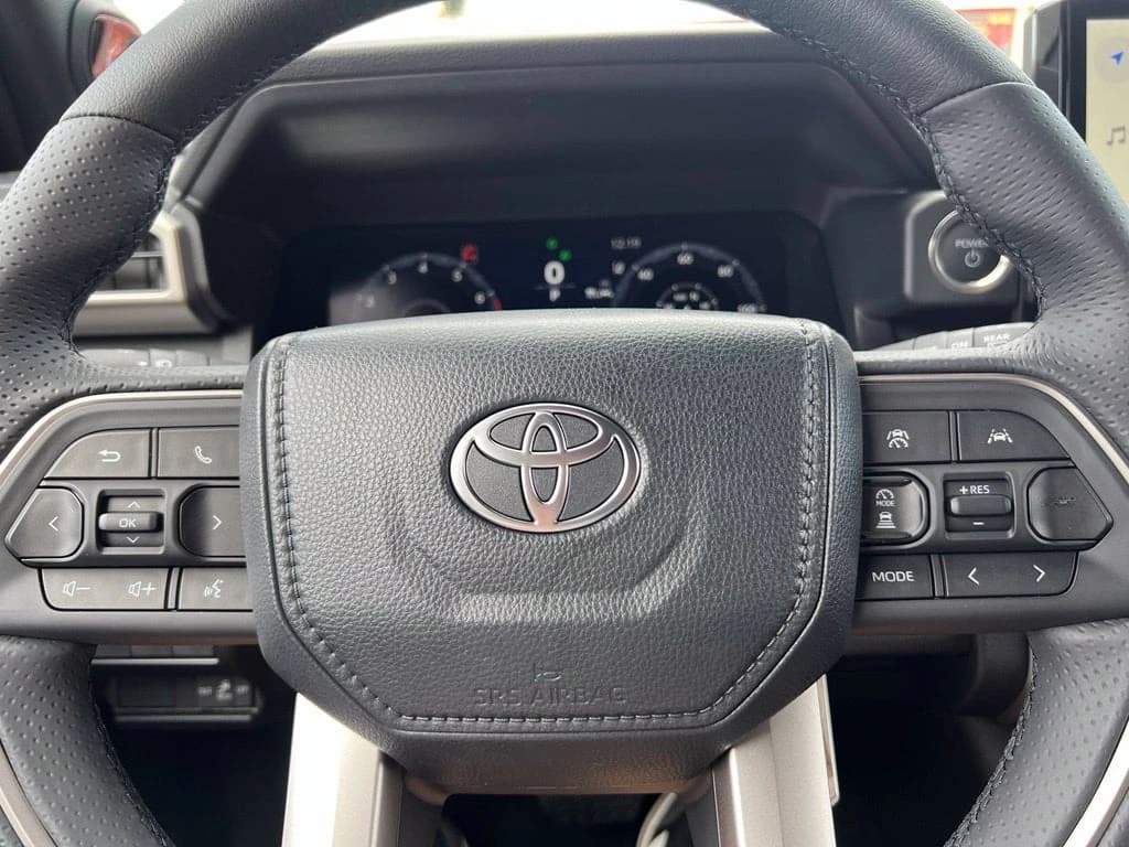 Toyota 4Runner Hybrid Limited 4WD (Natl) 2026 — side view