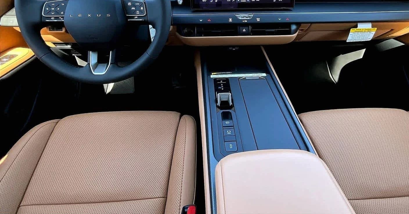 Lexus ES ES 350e Premium FWD 2026 — side view