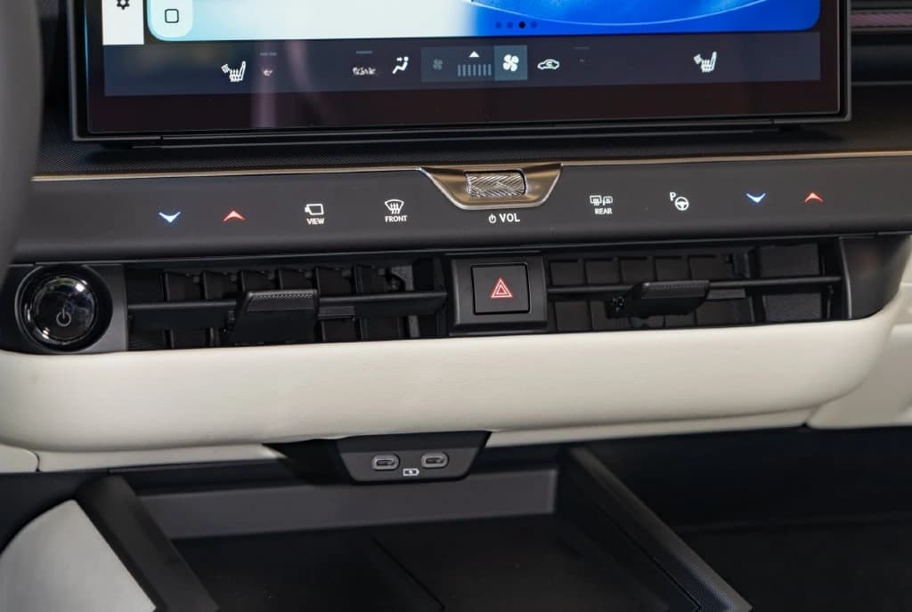 Lexus ES ES 350h Premium FWD 2026 — side view