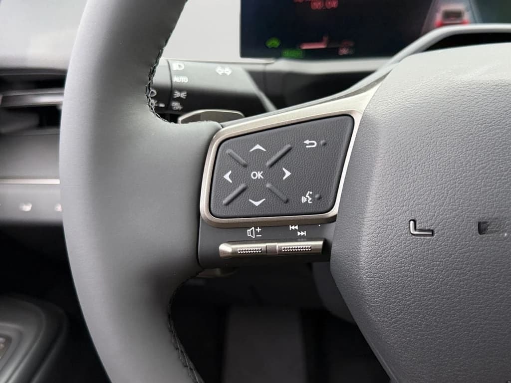 Lexus ES ES 350h Premium AWD 2026 — side view