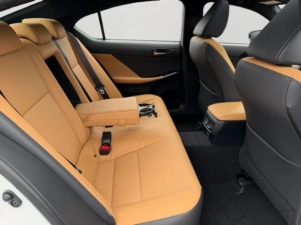 Lexus IS IS 350 F SPORT Design AWD 2026 — side view