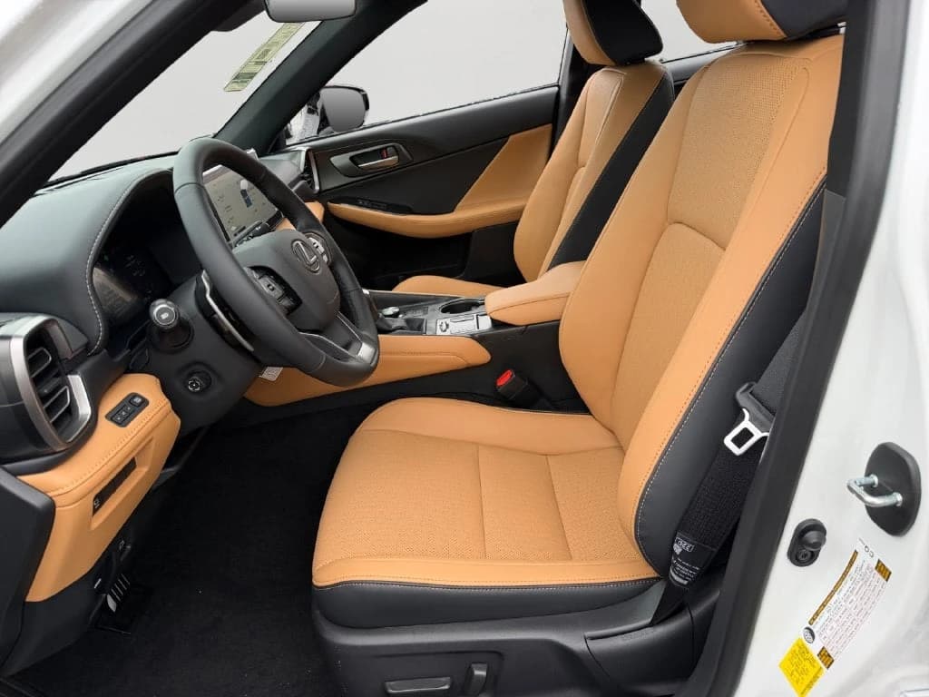 Lexus IS IS 350 F SPORT Design AWD 2026 — side view