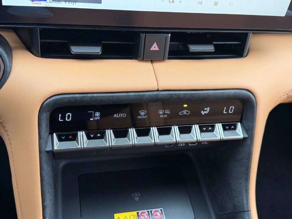 Lexus IS IS 350 F SPORT Design AWD 2026 — side view