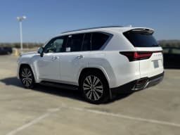 Lexus LX LX 600 Luxury 4WD 2026 — side view