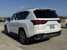 Lexus LX LX 600 Luxury 4WD 2026 — side view
