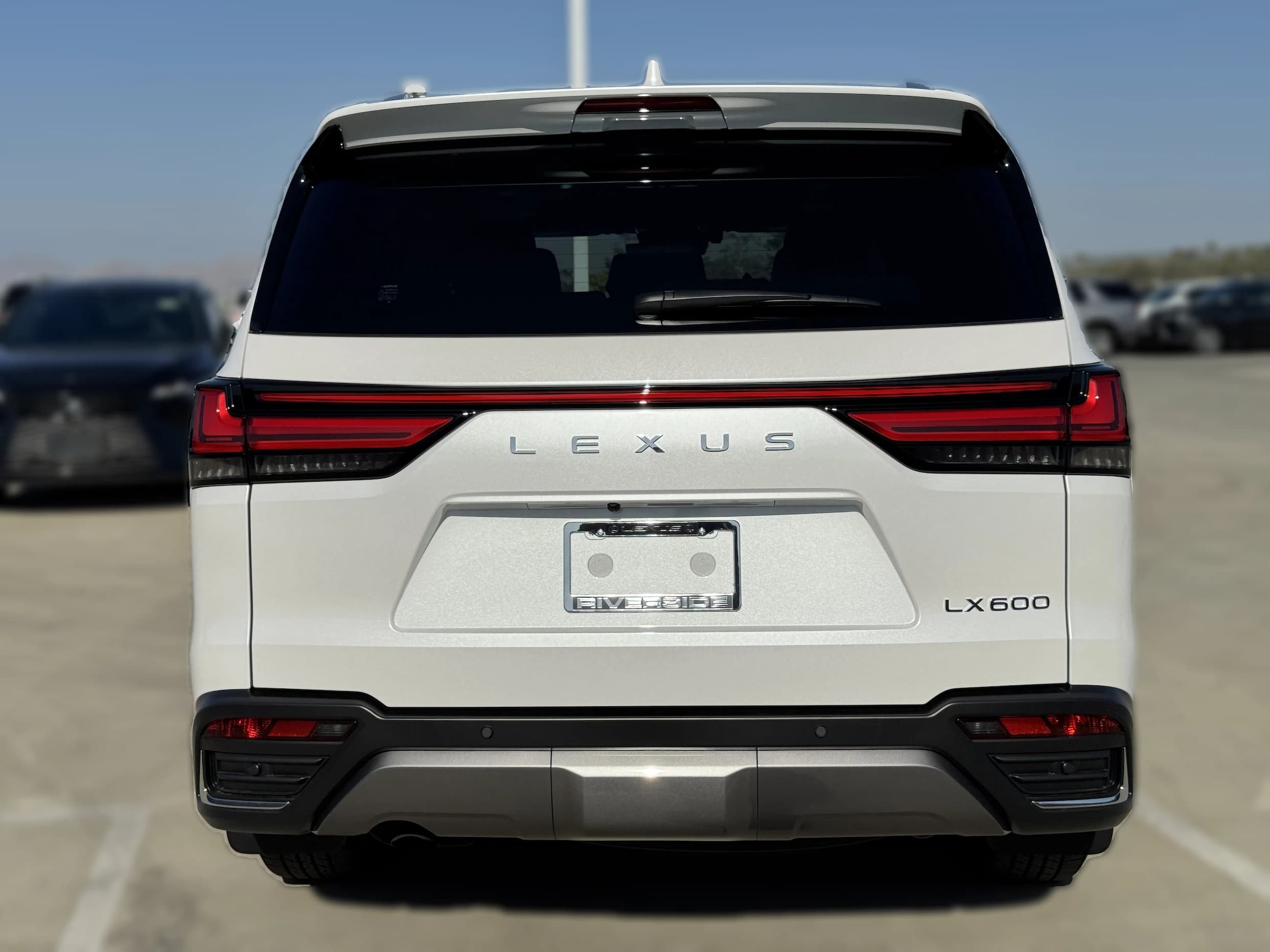 Lexus LX LX 600 Luxury 4WD 2026 — side view