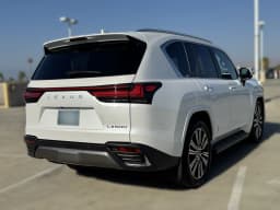 Lexus LX LX 600 Luxury 4WD 2026 — side view
