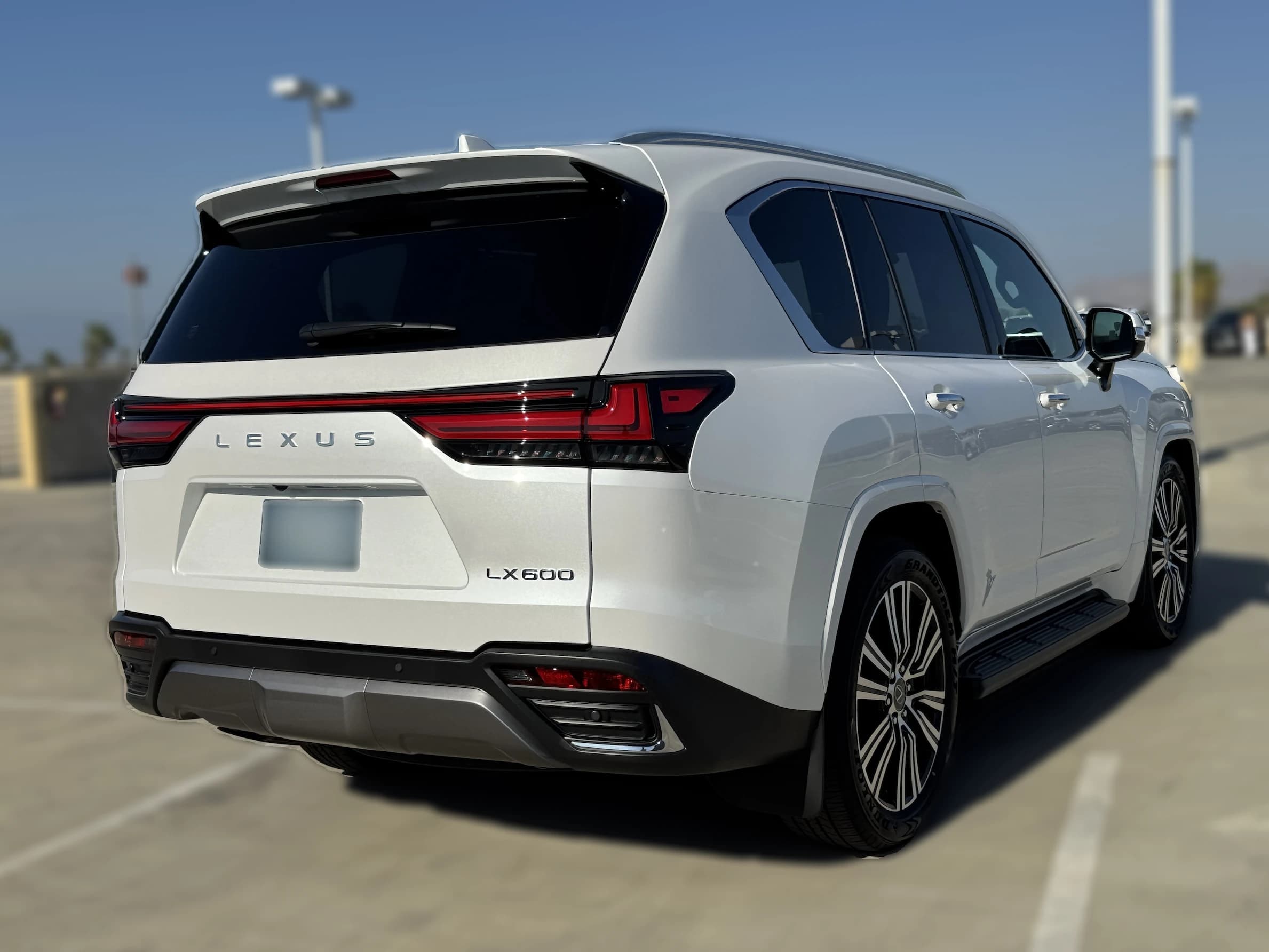 Lexus LX LX 600 Luxury 4WD 2026 — side view