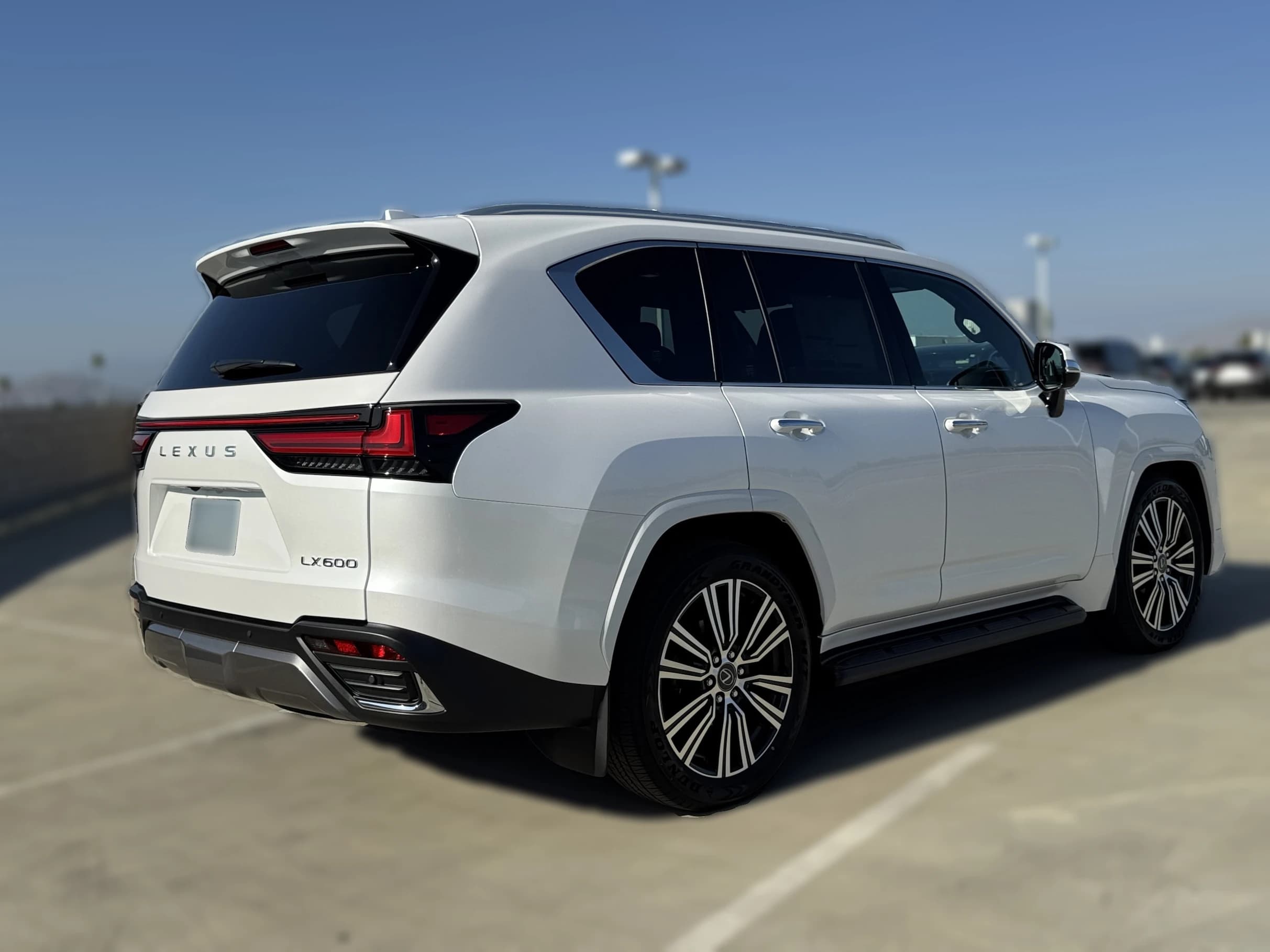 Lexus LX LX 600 Luxury 4WD 2026 — side view