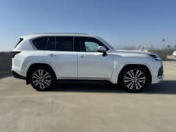 Lexus LX LX 600 Luxury 4WD 2026 — side view