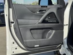 Lexus LX LX 600 Luxury 4WD 2026 — side view