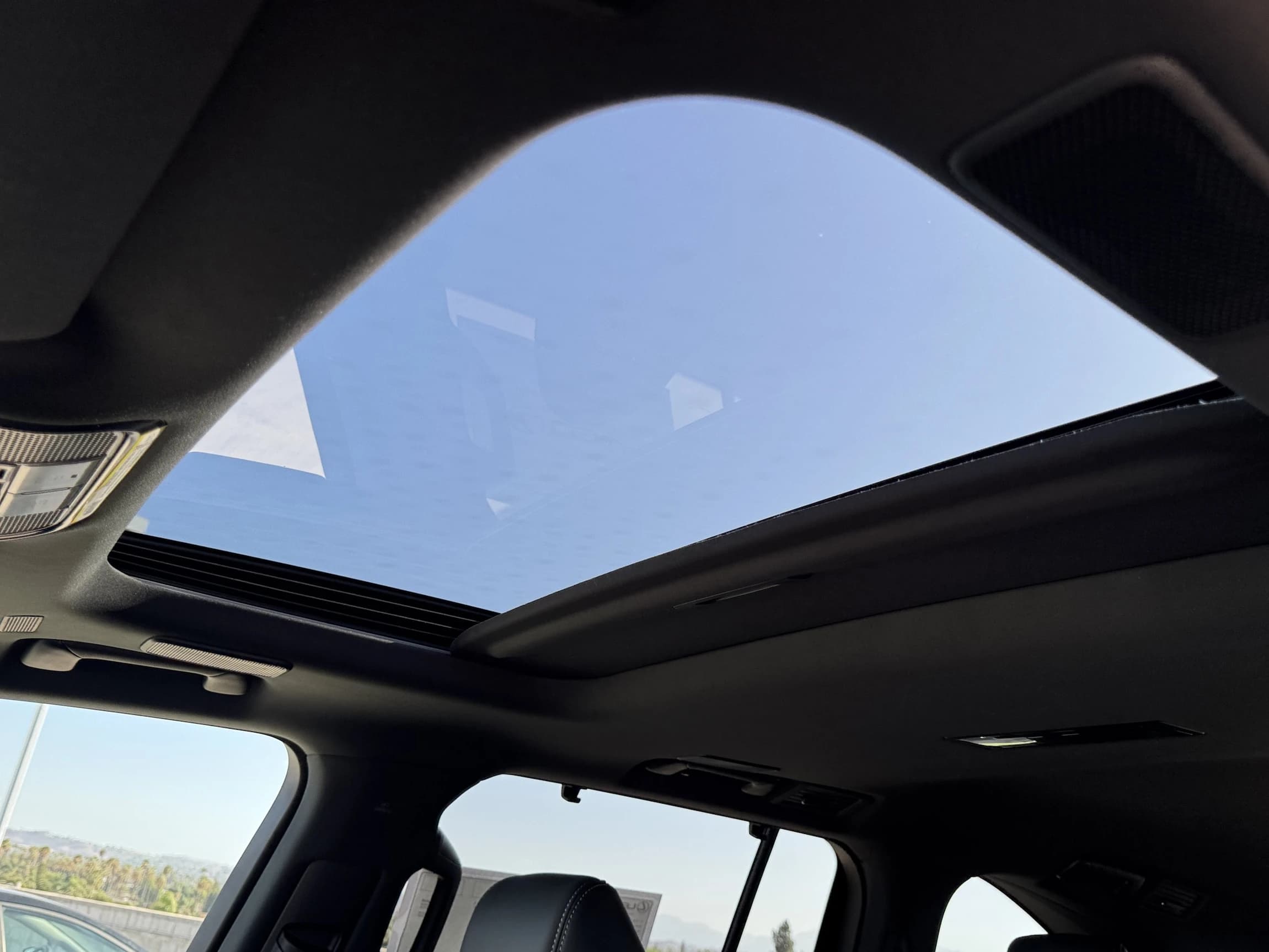 Lexus LX LX 600 Luxury 4WD 2026 — side view