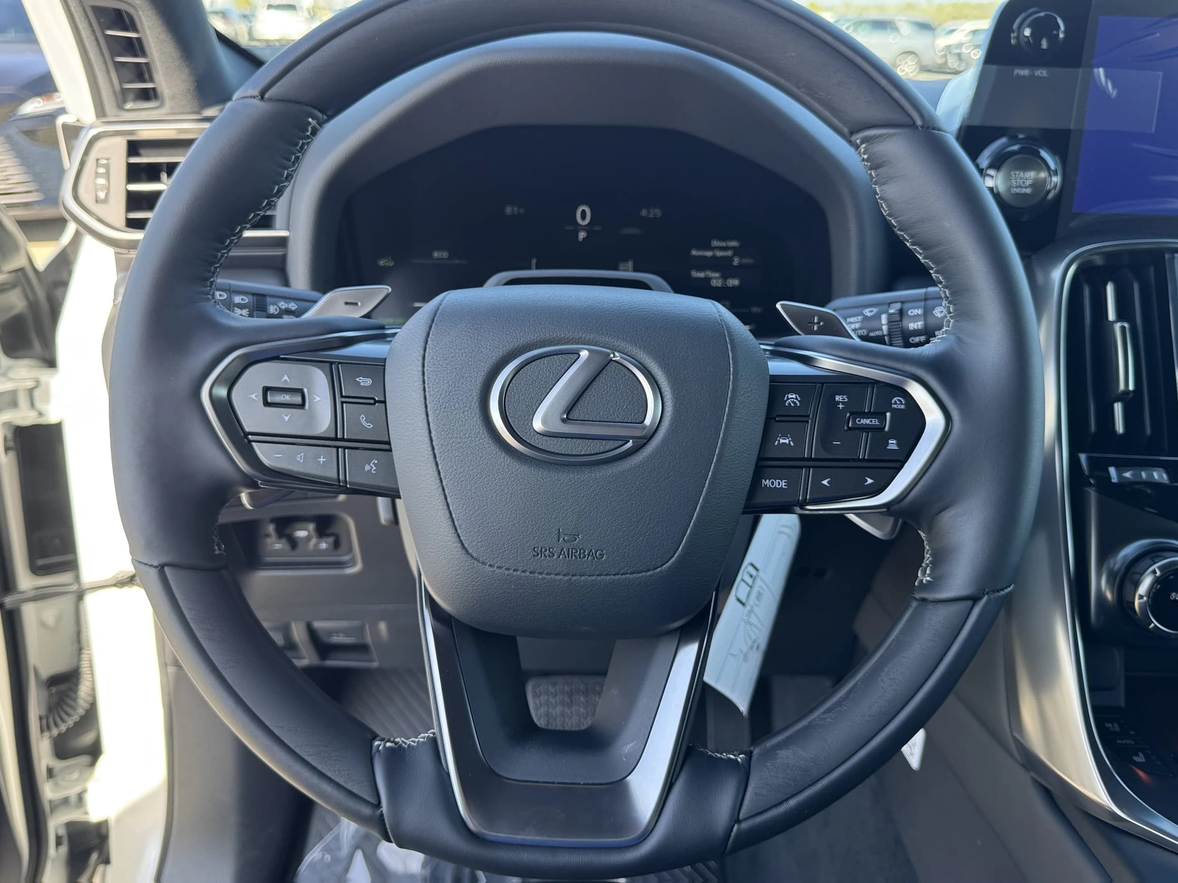 Lexus LX LX 600 Luxury 4WD 2026 — side view