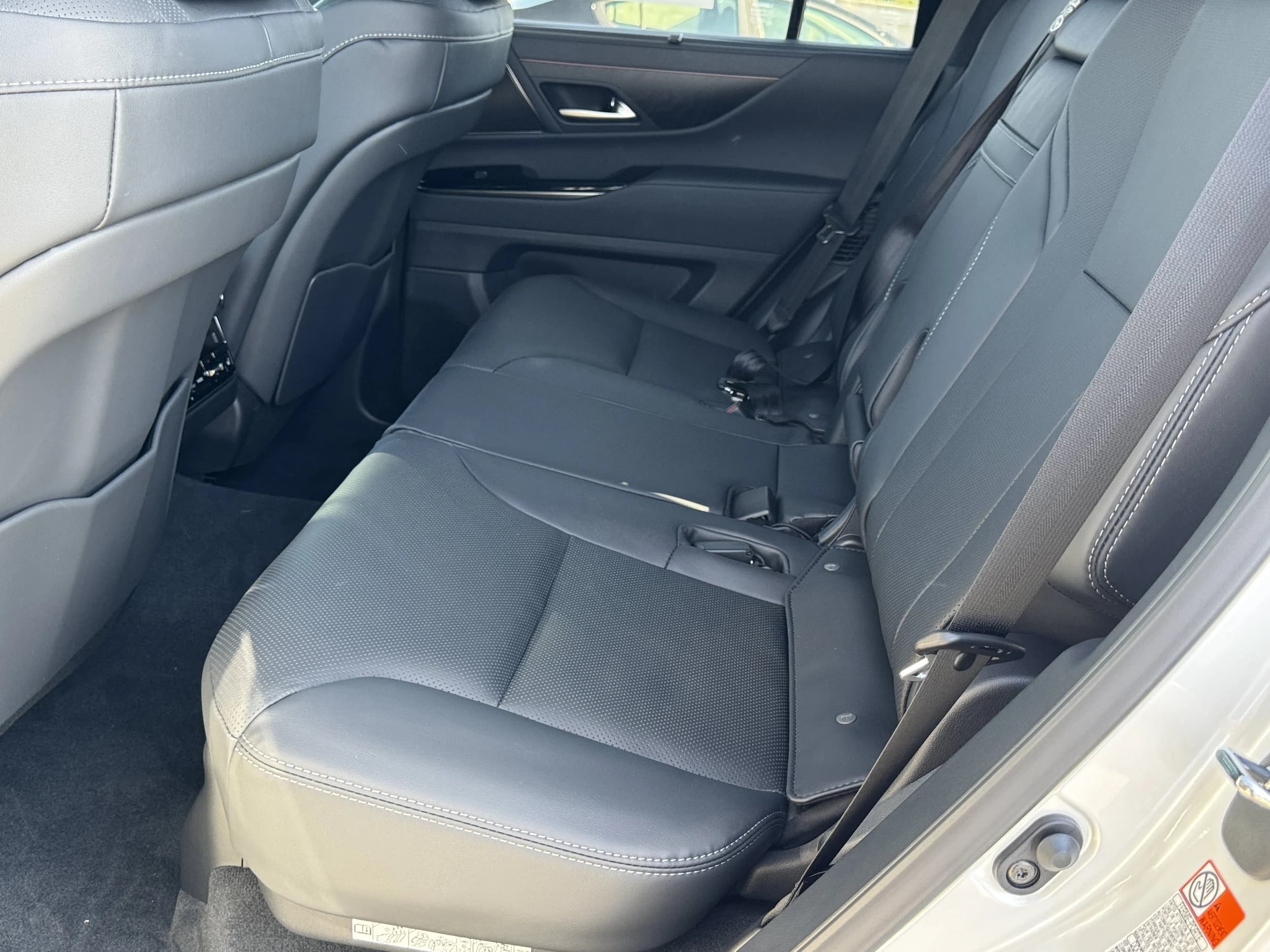 Lexus LX LX 600 Luxury 4WD 2026 — side view