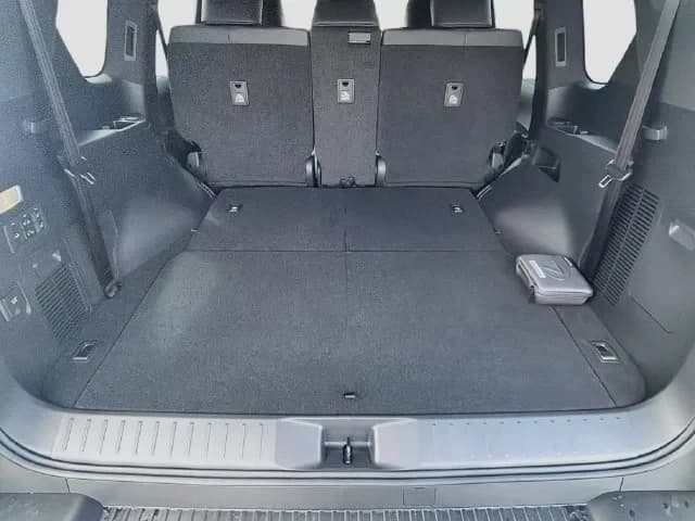 Lexus LX LX 600 Luxury 4WD 2026 — side view