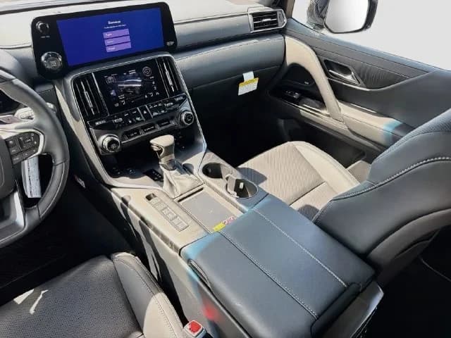 Lexus LX LX 600 Luxury 4WD 2026 — side view