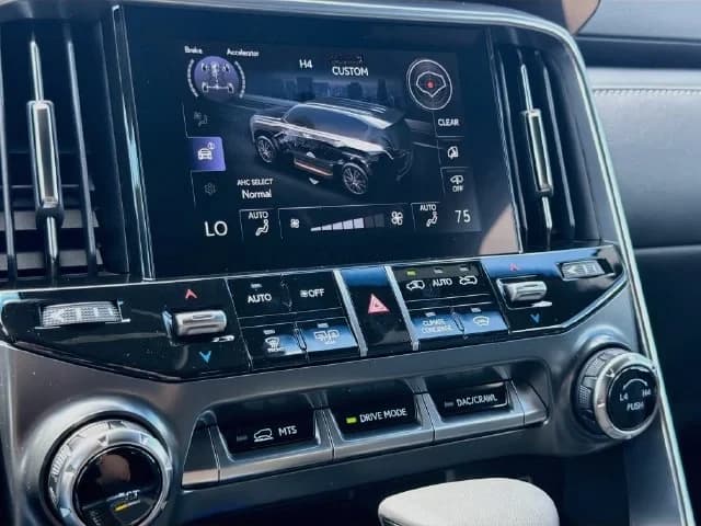 Lexus LX LX 600 Luxury 4WD 2026 — side view