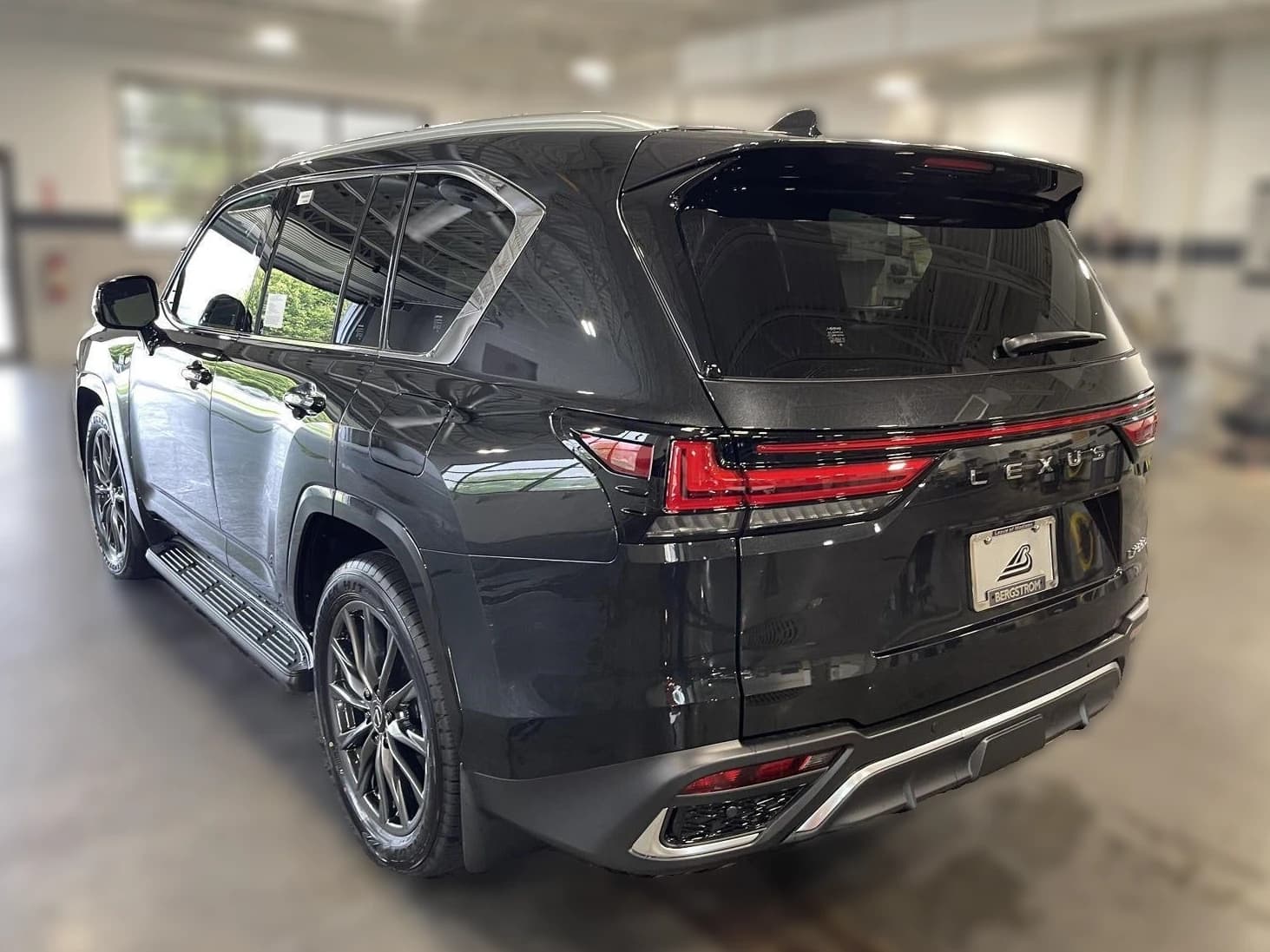 Lexus LX LX 600 F SPORT Handling 4WD 2026 — side view