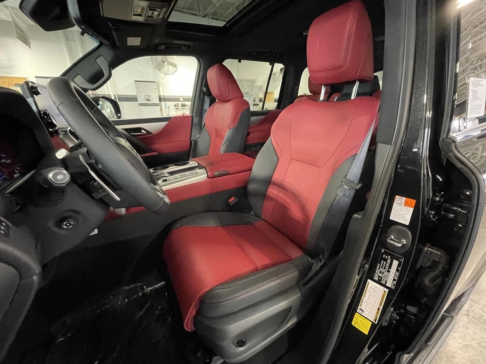Lexus LX LX 600 F SPORT Handling 4WD 2026 — side view