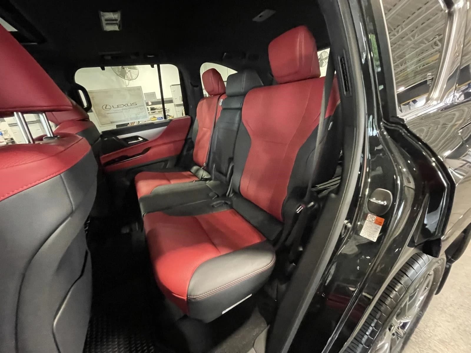 Lexus LX LX 600 F SPORT Handling 4WD 2026 — side view