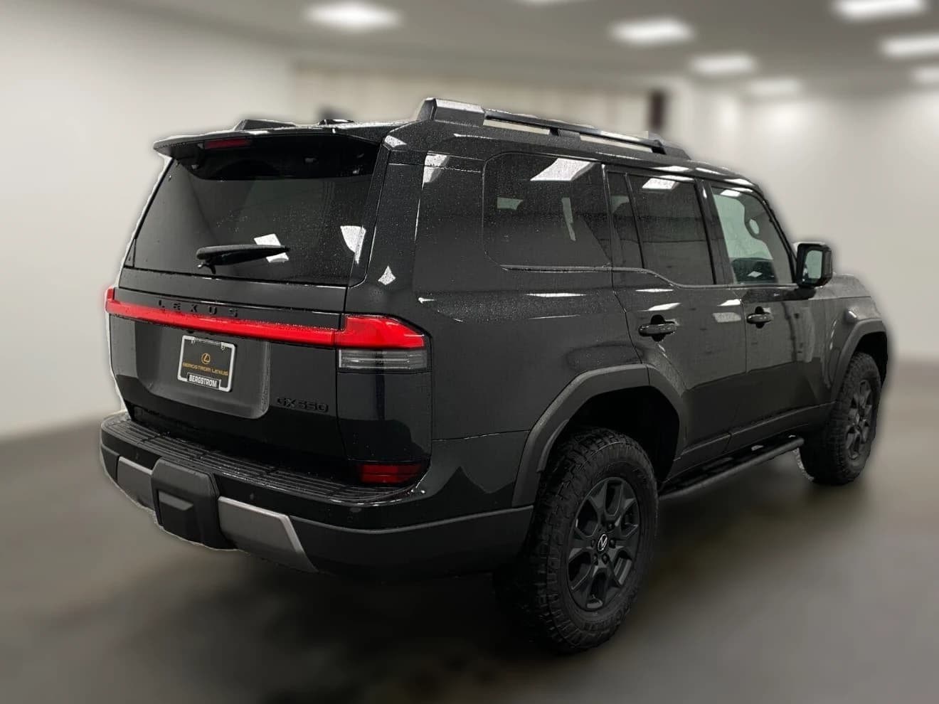 Lexus GX GX 550 Overtrail+ 4WD 2026 — side view