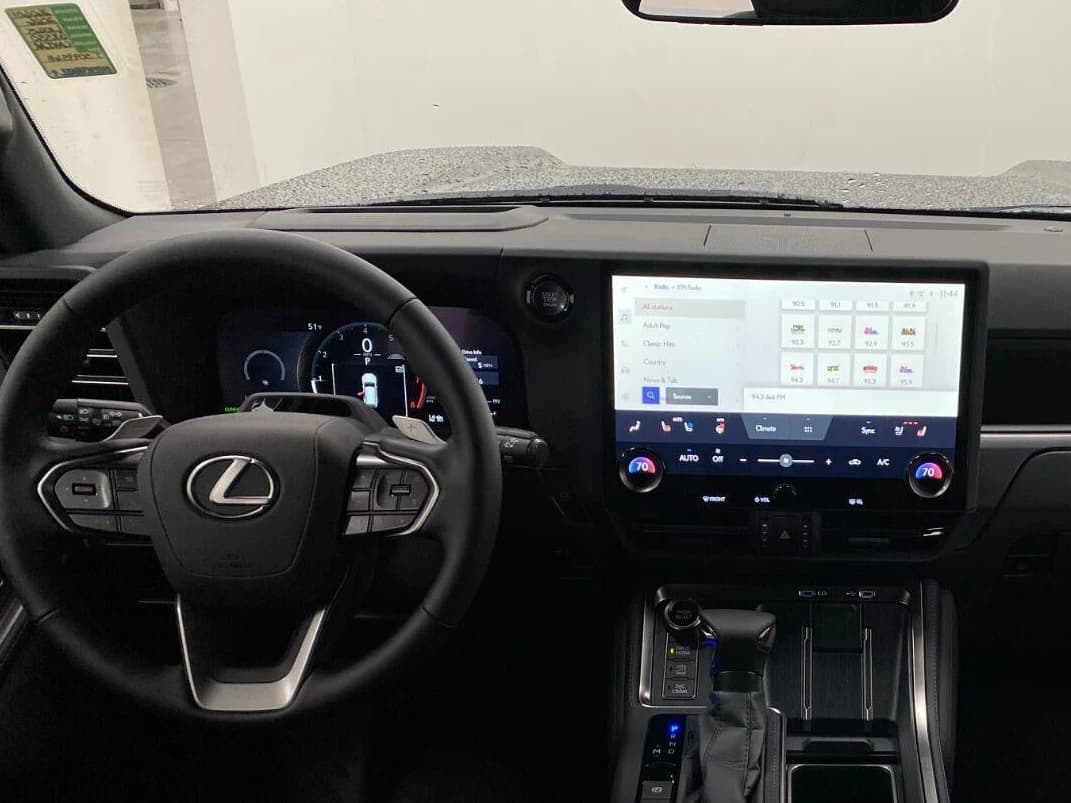 Lexus GX GX 550 Overtrail+ 4WD 2026 — side view