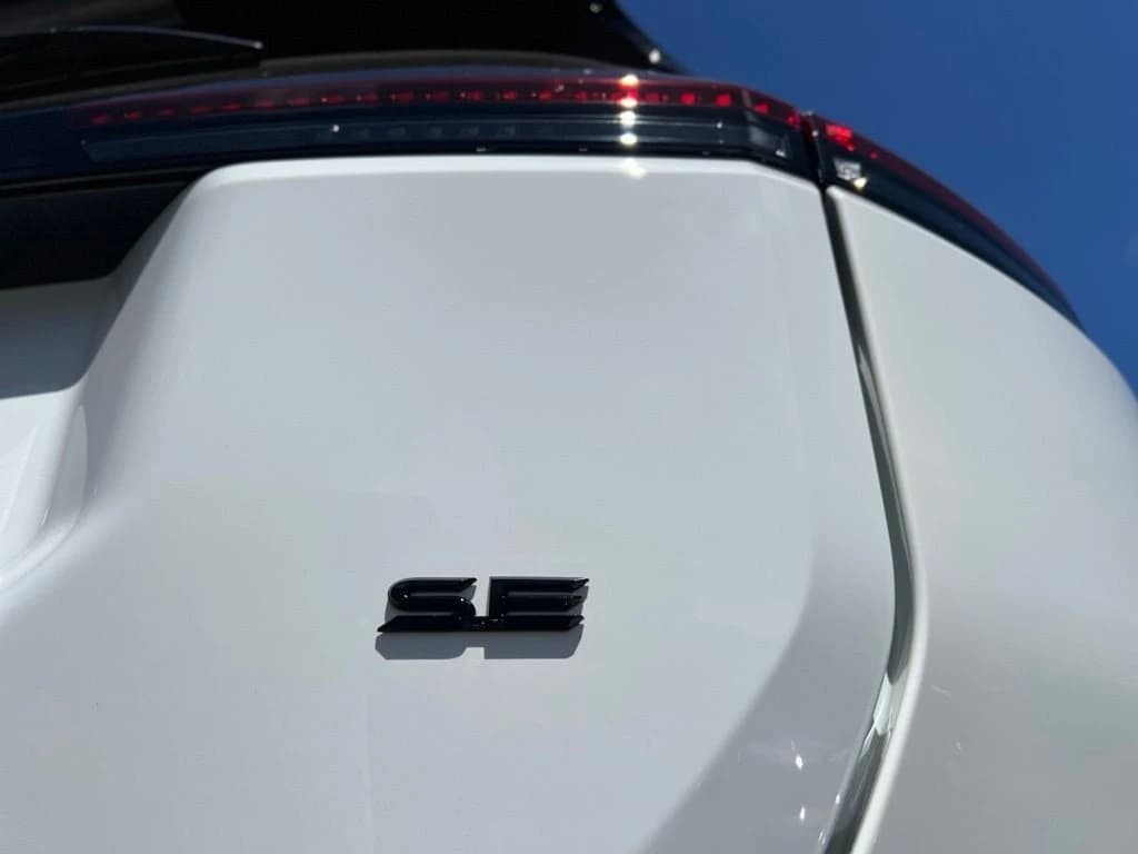 Toyota RAV4 Plug-In Hybrid SE (Natl) 2026 — side view