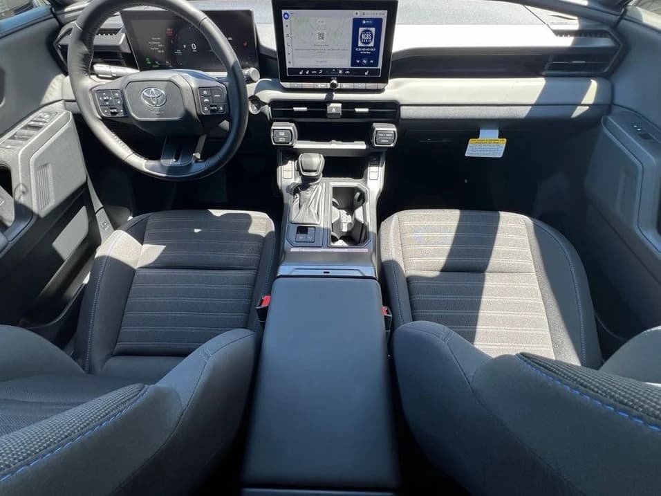 Toyota RAV4 Plug-In Hybrid SE (Natl) 2026 — side view