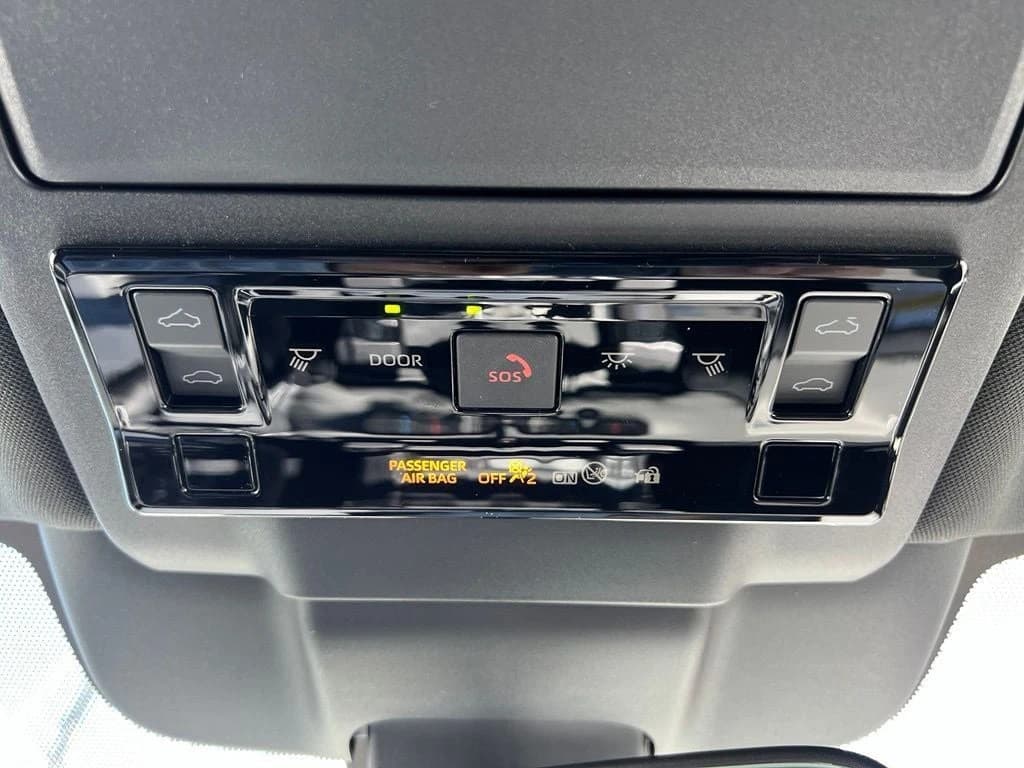 Toyota RAV4 Plug-In Hybrid SE (Natl) 2026 — side view