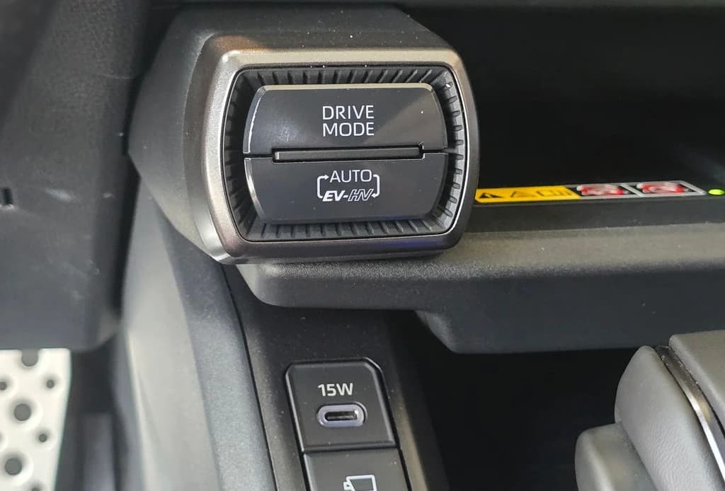 Toyota RAV4 Plug-In Hybrid GR Sport (Natl) 2026 — side view
