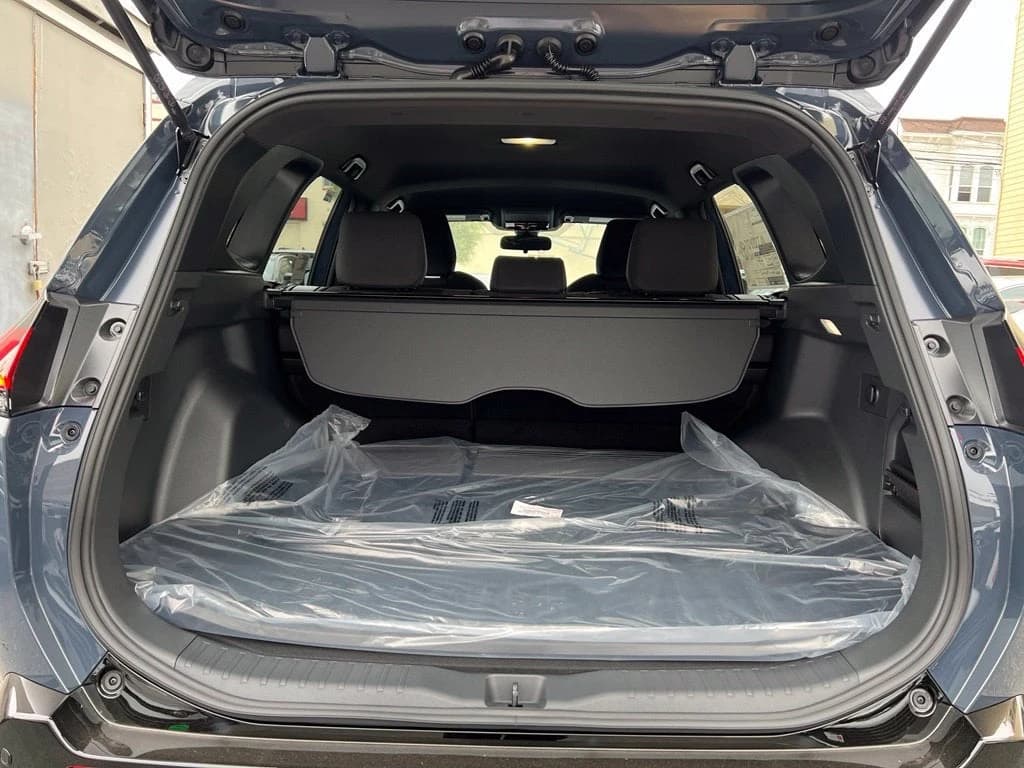 Toyota RAV4 Plug-In Hybrid SE (Natl) 2026 — side view