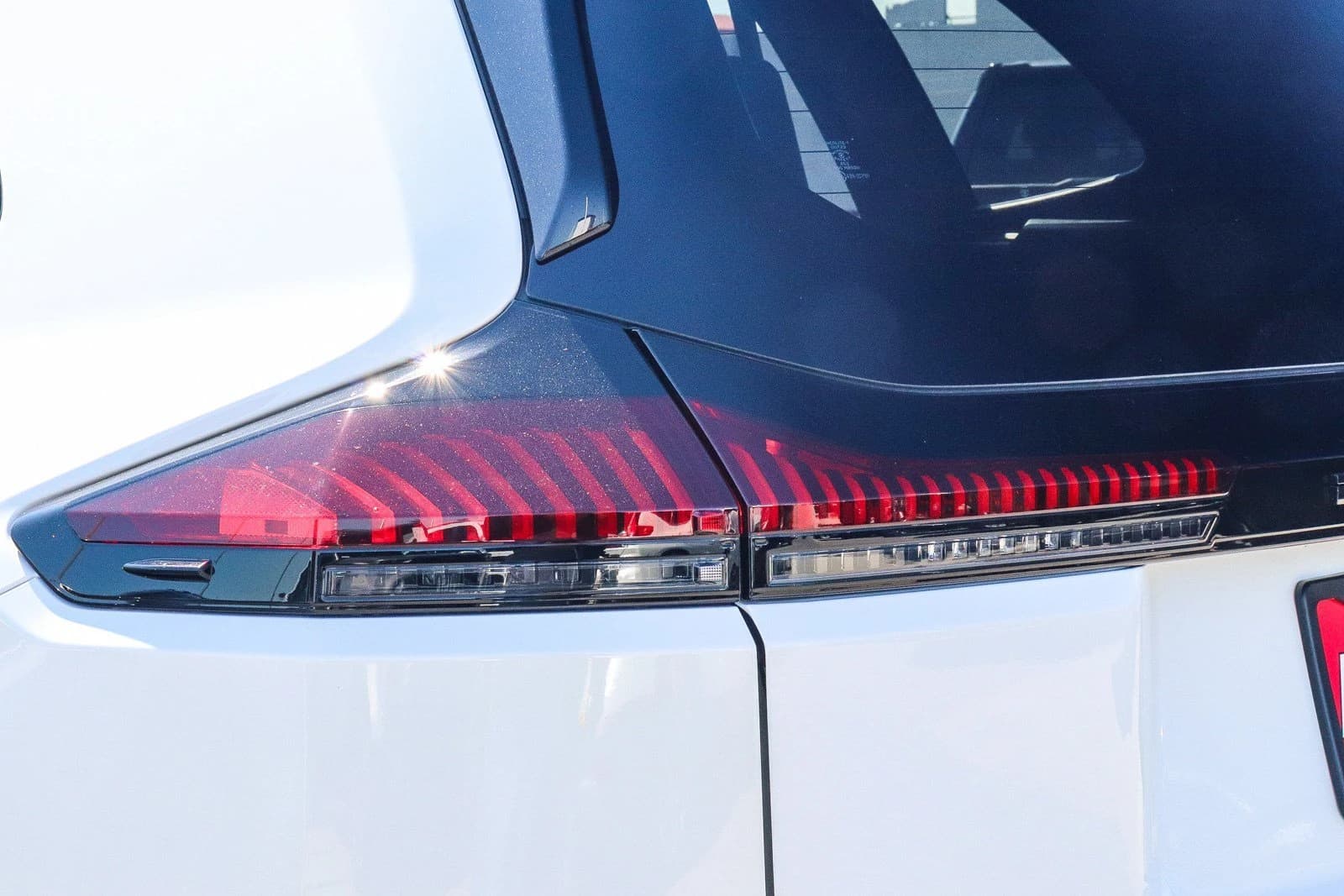 Toyota RAV4 Plug-In Hybrid SE (Natl) 2026 — side view