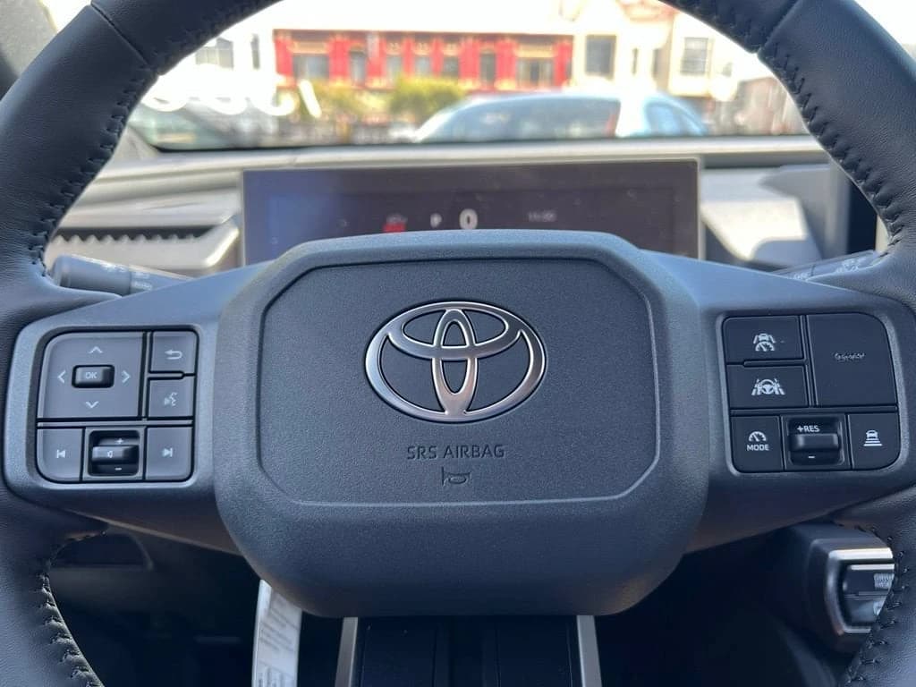 Toyota RAV4 Plug-In Hybrid SE (Natl) 2026 — side view