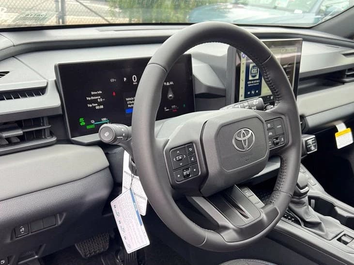 Toyota RAV4 Plug-In Hybrid SE (Natl) 2026 — side view