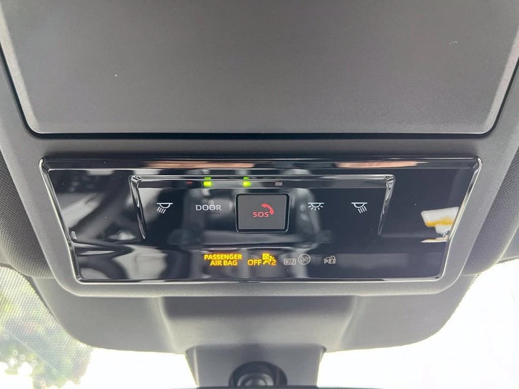 Toyota RAV4 Plug-In Hybrid SE (Natl) 2026 — side view