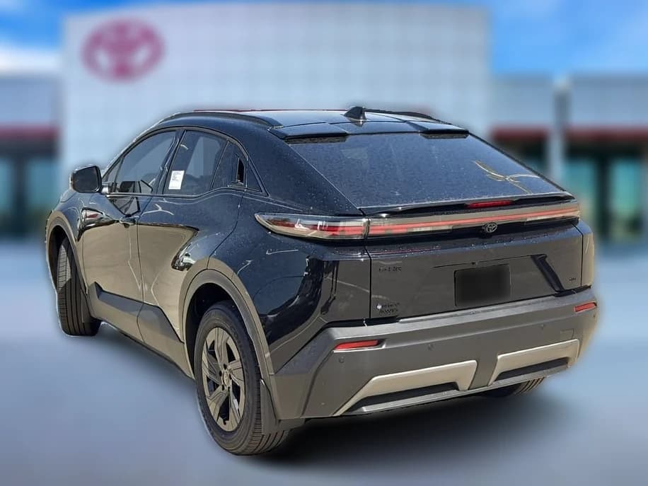Toyota C-HR SE AWD (Natl) 2026 — side view