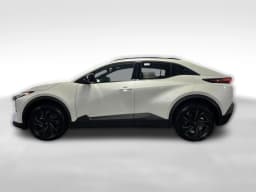 Toyota C-HR SE AWD (Natl) 2026 — side view
