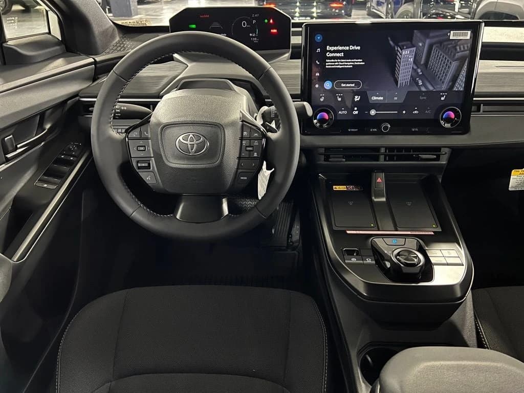 Toyota C-HR SE AWD (Natl) 2026 — side view