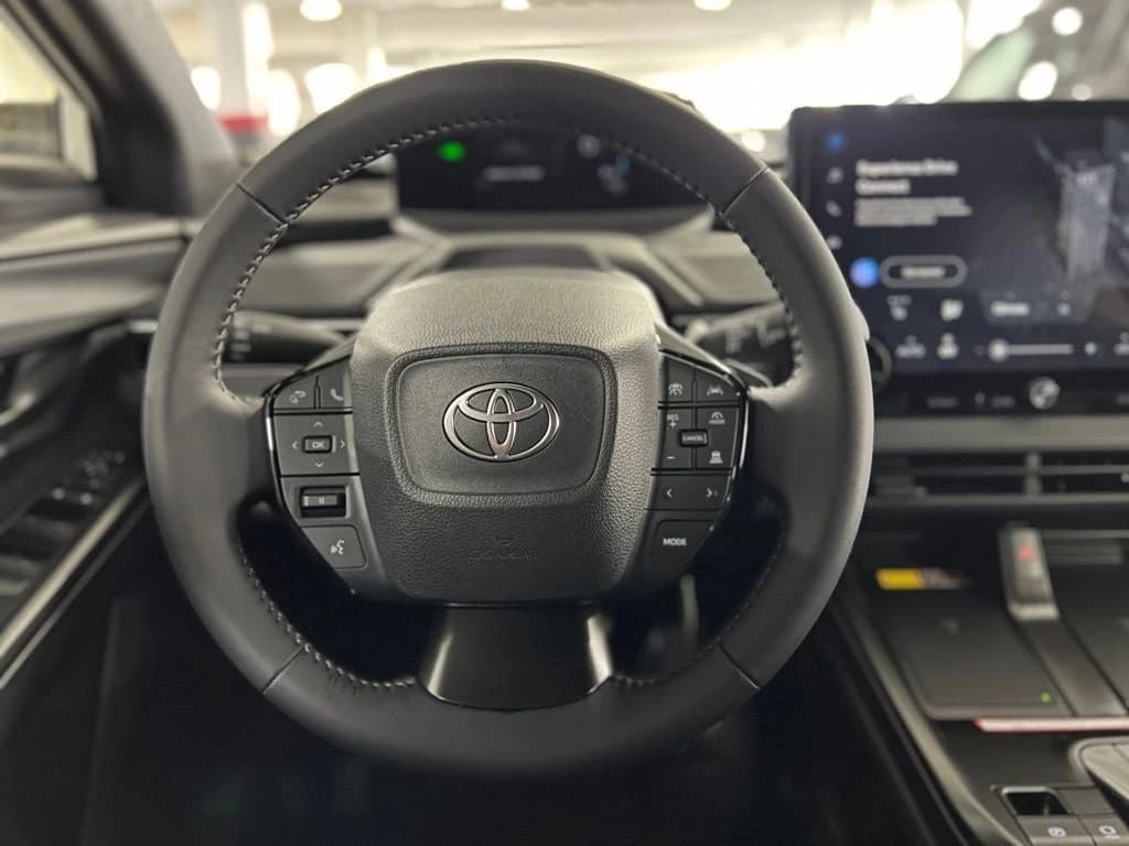 Toyota C-HR SE AWD (Natl) 2026 — side view