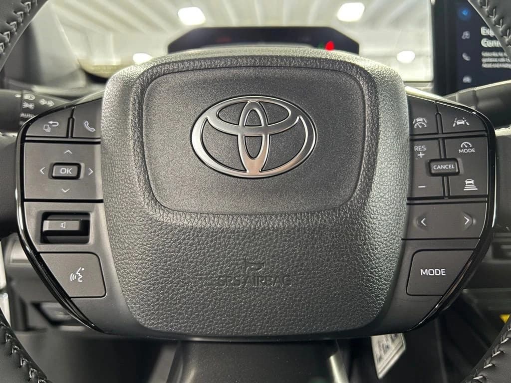Toyota C-HR SE AWD (Natl) 2026 — side view