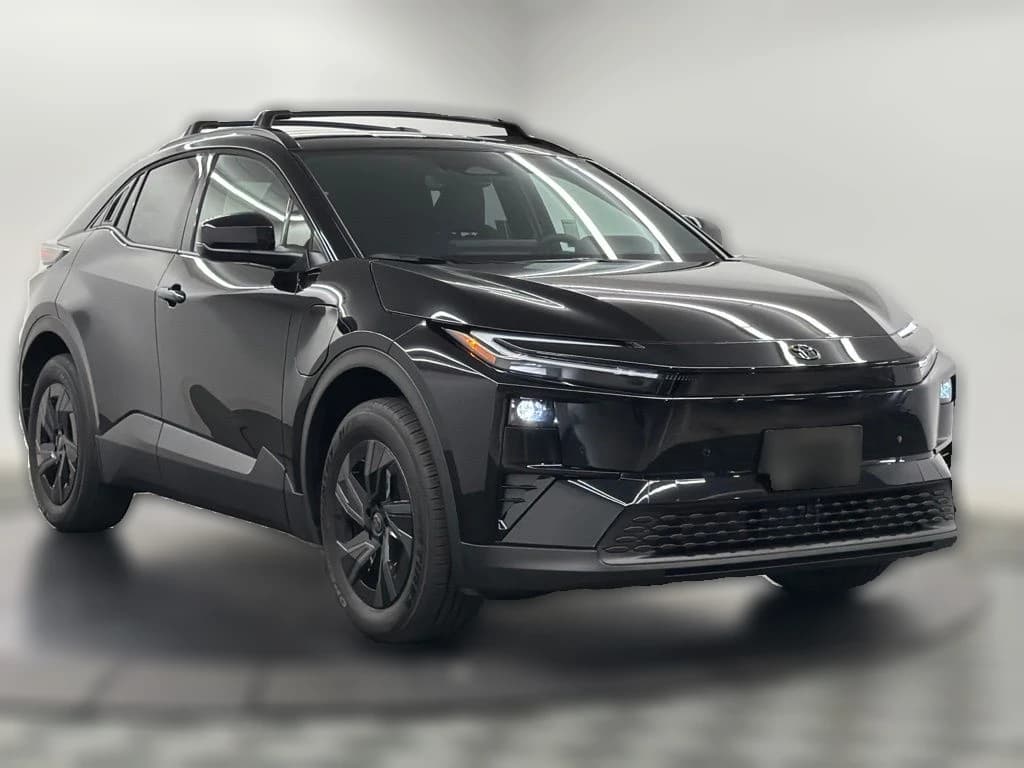 Toyota C-HR SE AWD (Natl) 2026 — side view