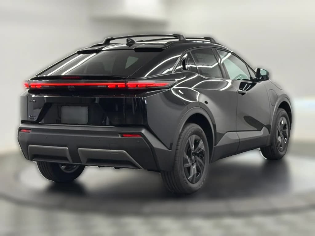 Toyota C-HR SE AWD (Natl) 2026 — side view