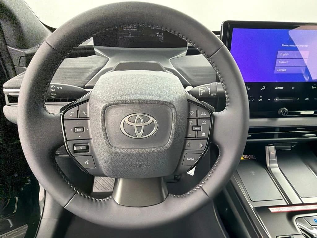 Toyota C-HR SE AWD (Natl) 2026 — side view
