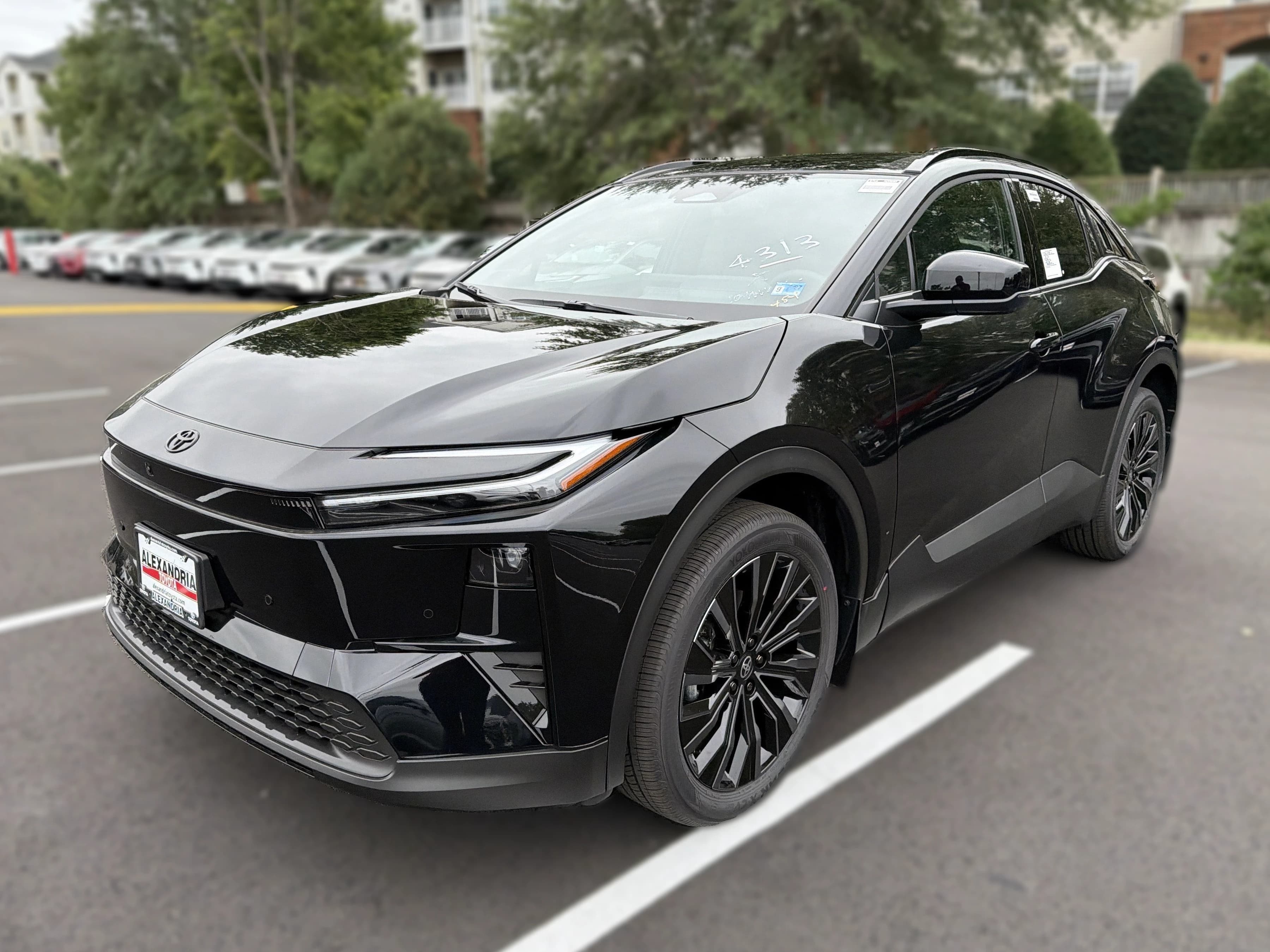 Toyota C-HR XSE AWD (Natl) 2026 — side view
